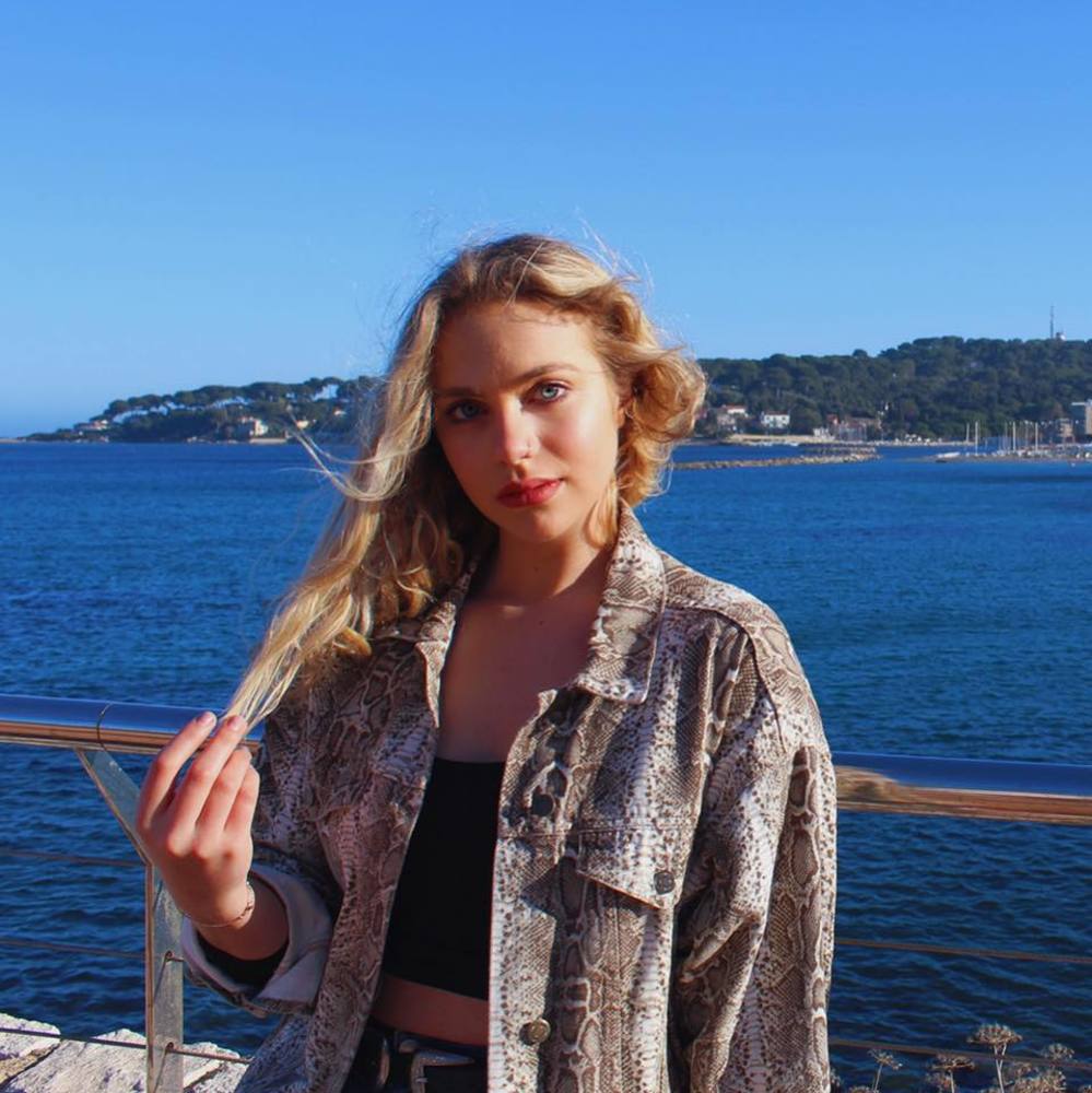 Meet your Posher, Violet